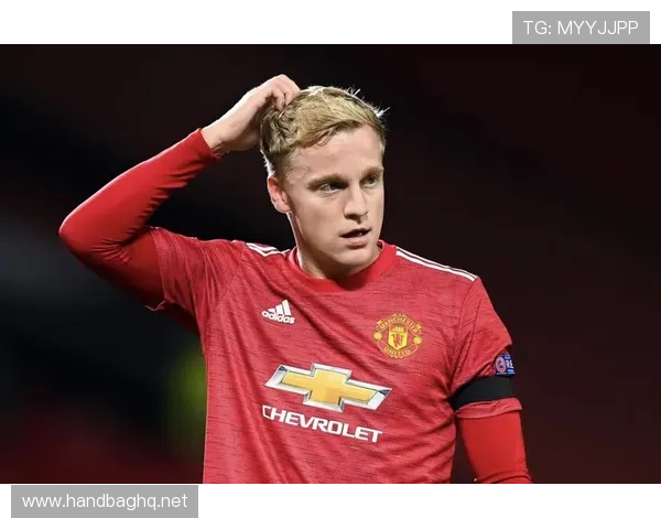 B费是否更适配反击体系？战术角色与进攻效率分析